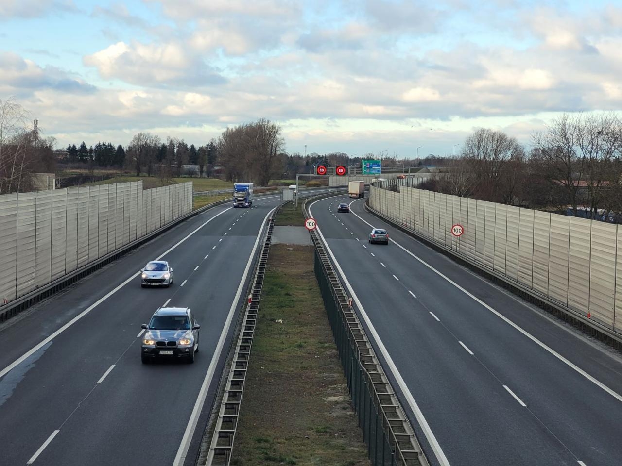 GDDKiA chwali się ukończeniem remontu trasy Poznań - Kórnik za 32 mln zł. 